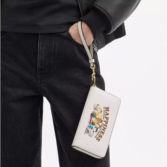 NWT CBN35 COACH x PEANUTS Long Zip Around Wallet Snoopy and Friends Chalk - Picture 6 of 6